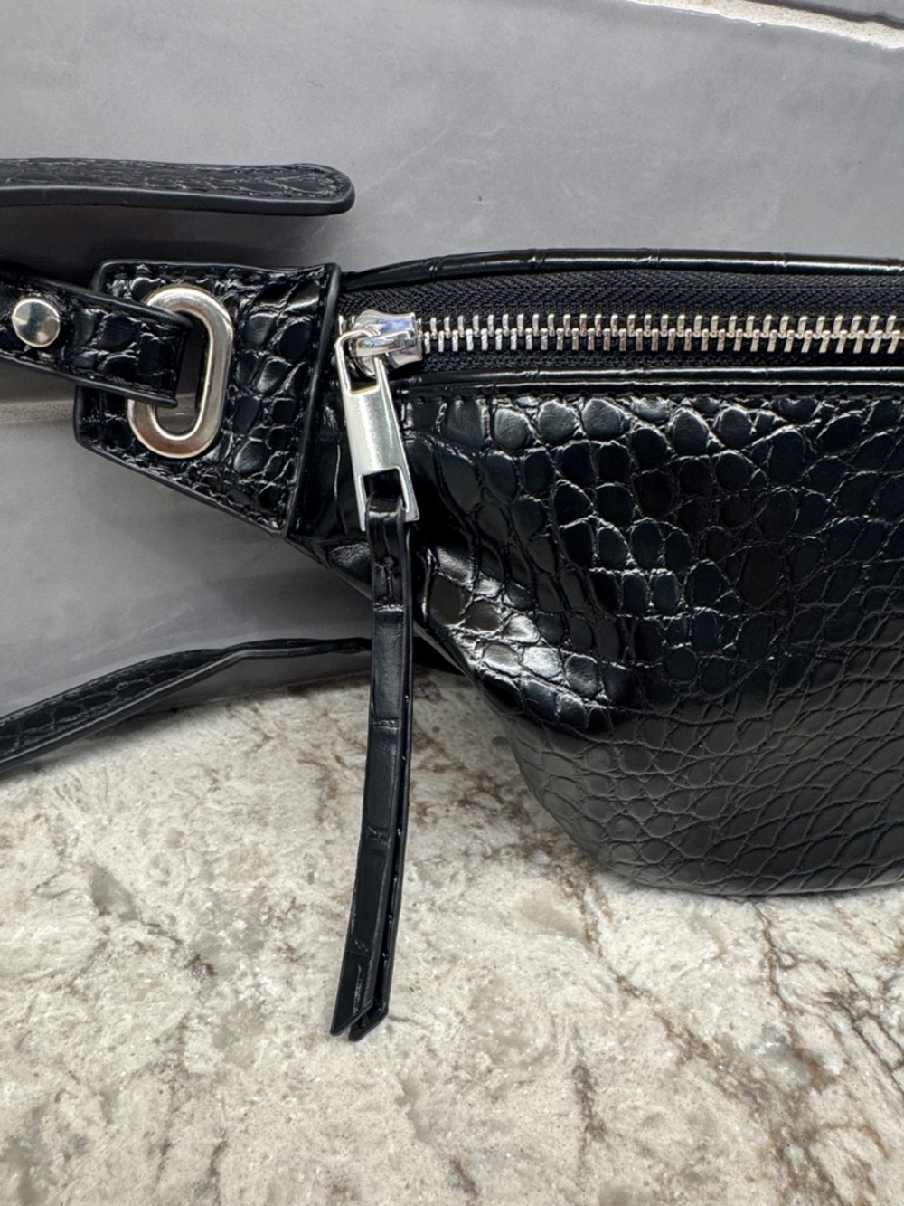 The Drop Preston Belt Bag - Picture 3 of 6